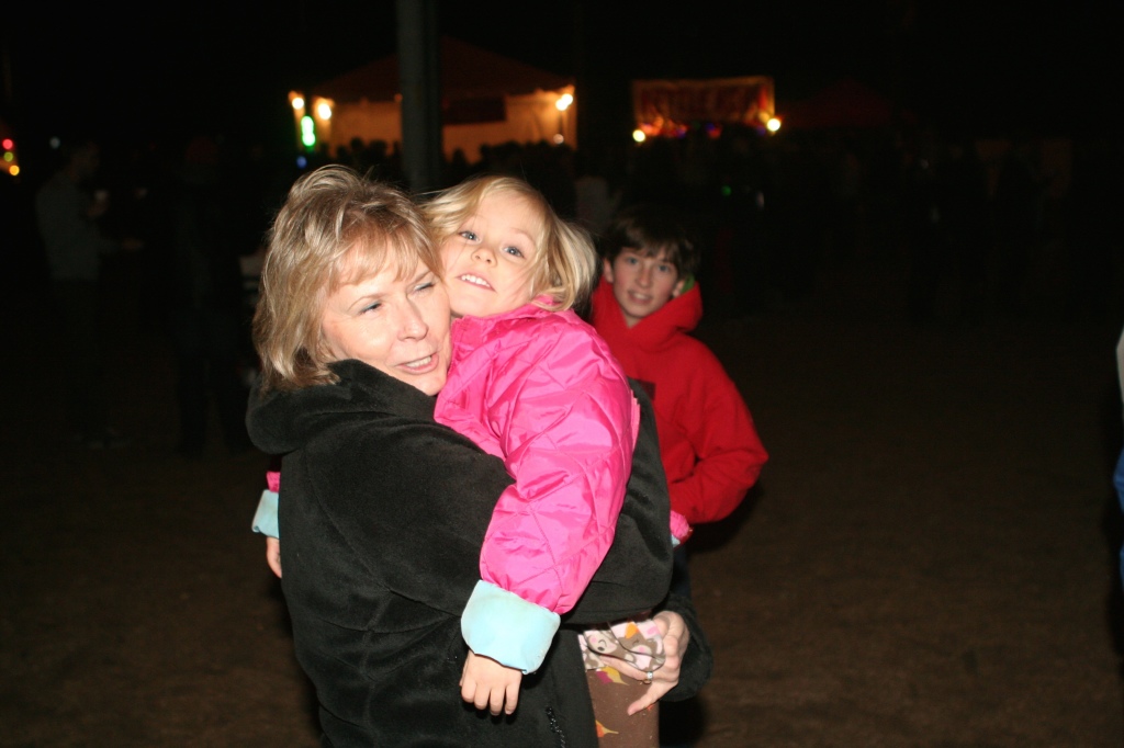 2012-12-22-Trail-of-Lights-08-Janeen-Sydney-Dax.jpg